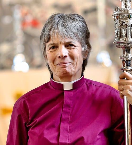 Hon bröt kyrkans glastak – nu vill Cherry Vann hela och förena | Kyrkjobb.se